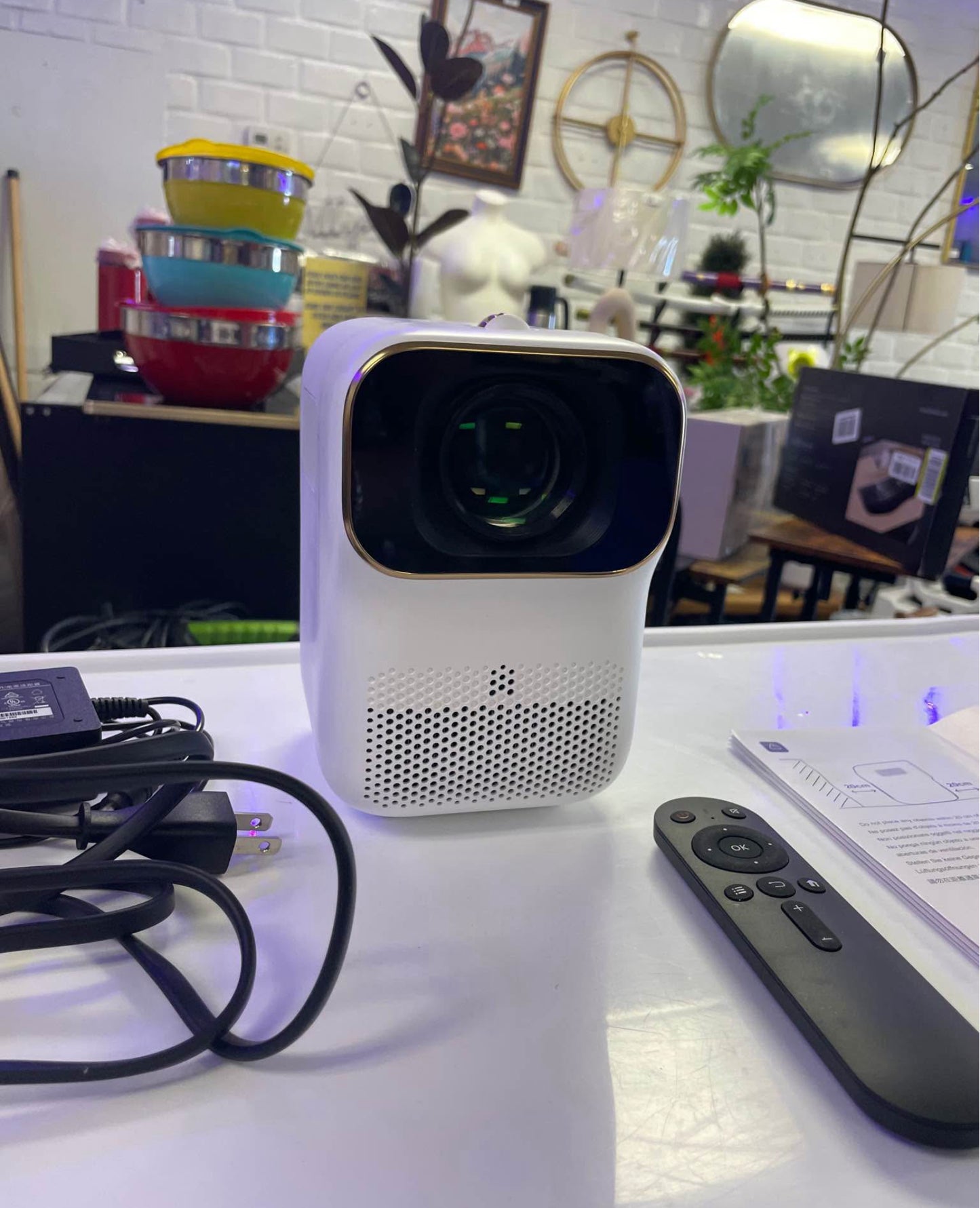 Mini Projector, WEWATCH WiFi Native 1080P Portable Projector, Outdoor Video Projector Built-in 3W Dual Speaker with HDMI for TV stick, iOS, Android