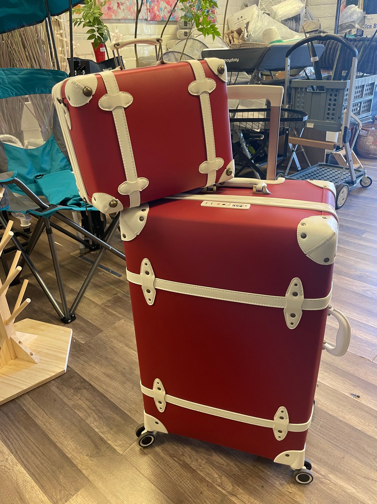 NZBZ Vintage Luggage Sets of 2, Vintage Suitcase Set for Women, Retro Luggage with Boarding Tote, Handmade Faux Leather Zipper Luggage TSA Approved (Cherry red, 14inch & 28inch)