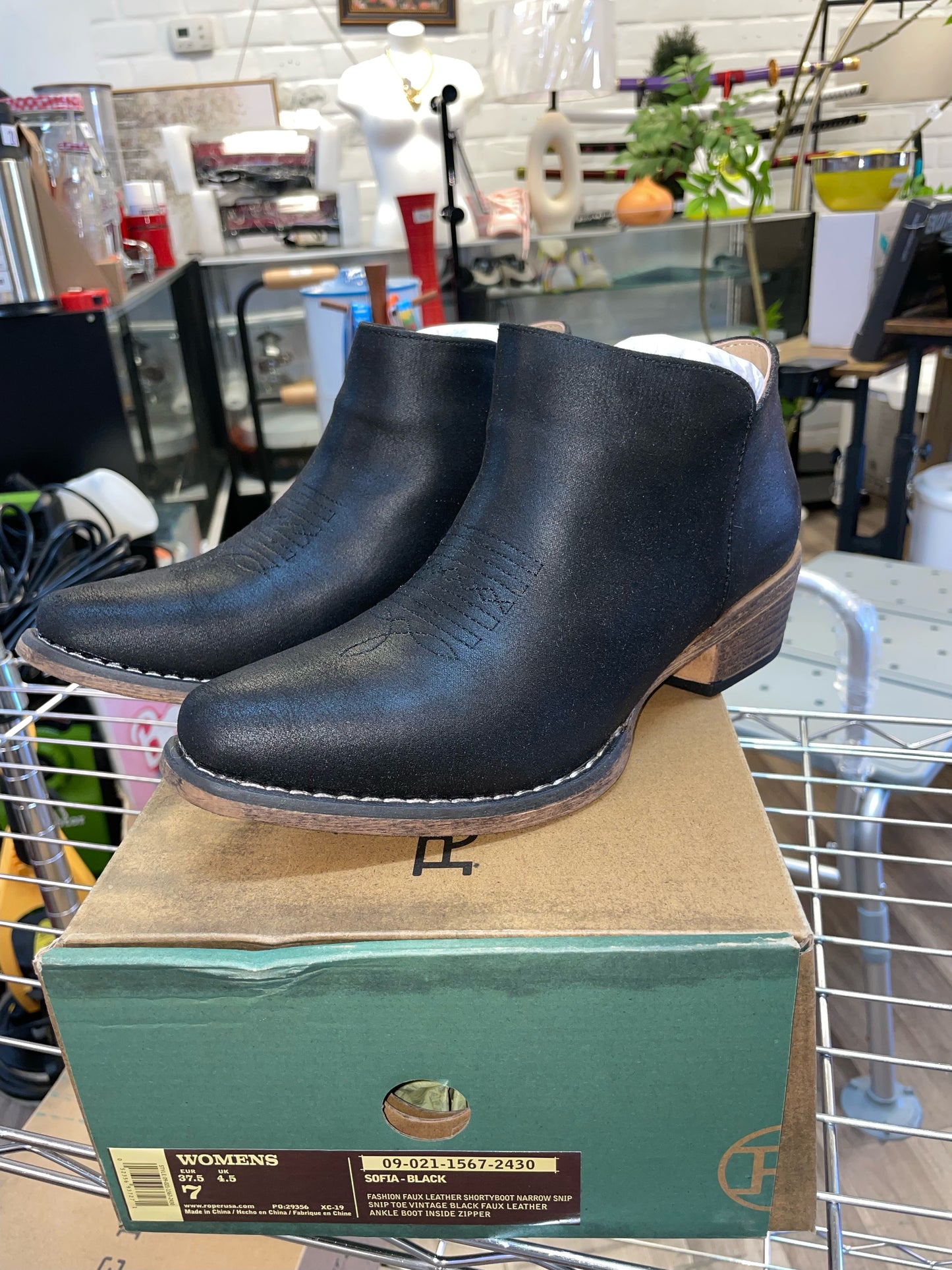 ROPER Womens Sofia Snip Toe Zippered Casual Boots Ankle Low Heel 1-2" - Black size 7