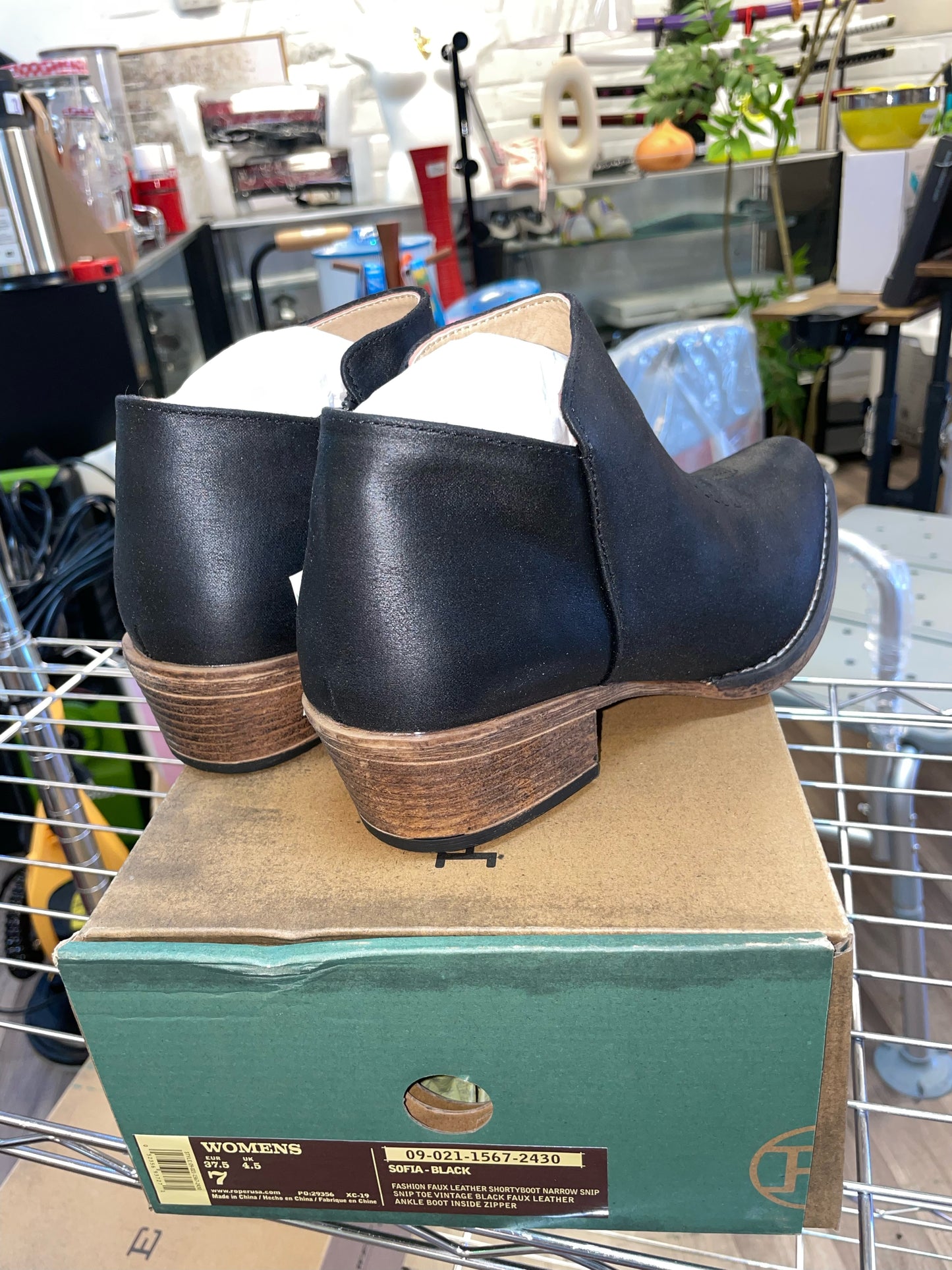 ROPER Womens Sofia Snip Toe Zippered Casual Boots Ankle Low Heel 1-2" - Black size 7