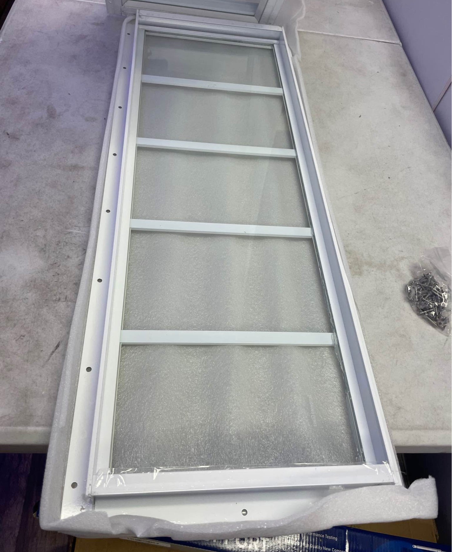 Tandefio 2 Pack 10'' x 29'' White Flush Mount Shed Transom Window with Tempered Glass Household Windows with Screws for Chicken Coop Sheds Barns Playhouse